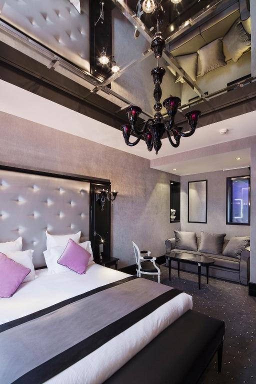 Executive King Suite with Sofa Bed - Image 3