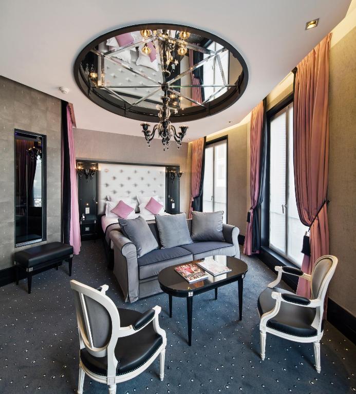 Executive King Suite with Sofa Bed - Image 4