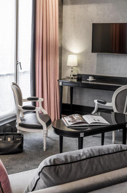Executive King Suite with Sofa Bed - Image 7