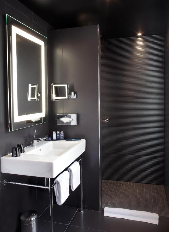 Superior King Room - Image 5
