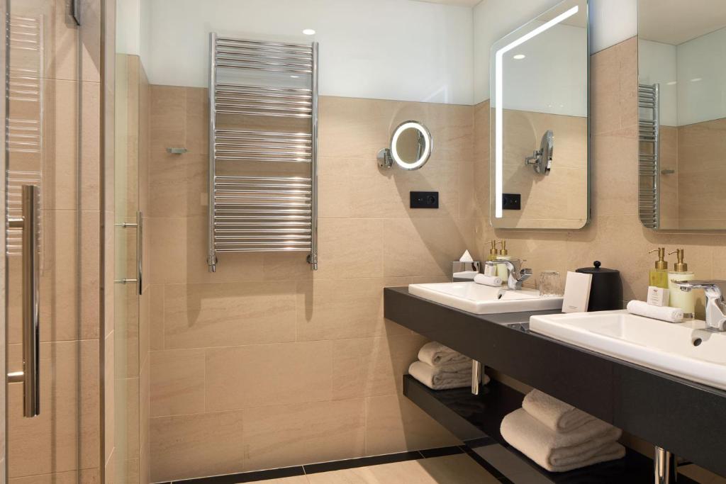 Deluxe Twin Room - Image 2
