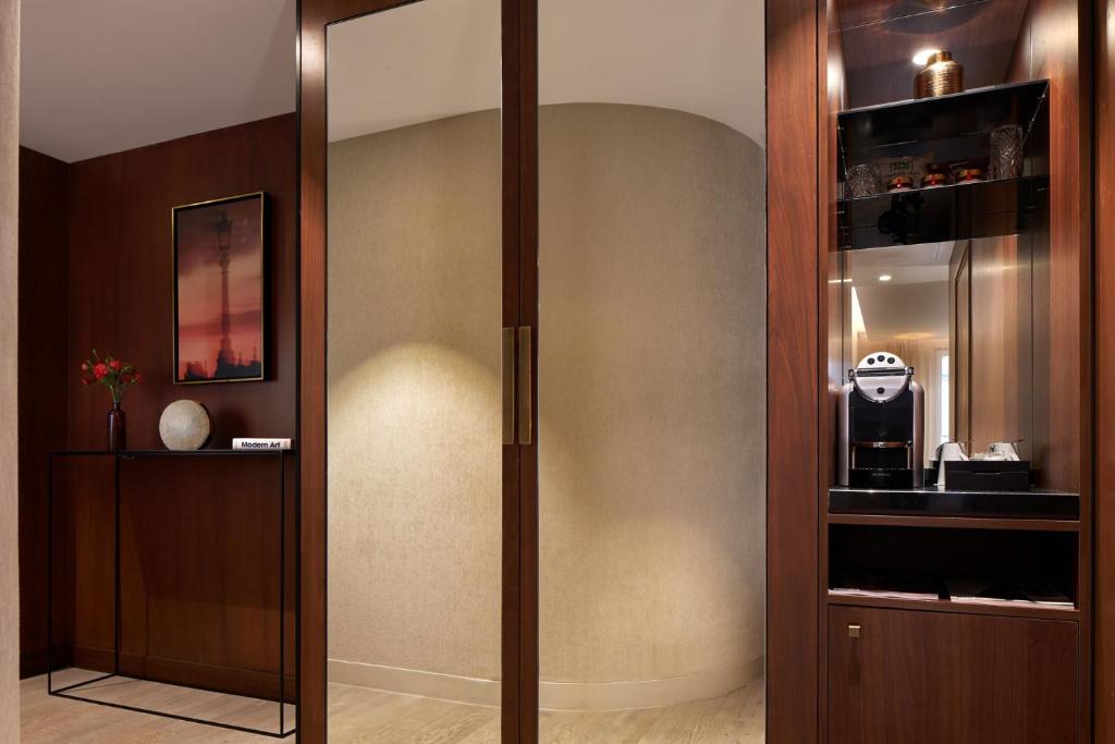Deluxe Twin Room - Image 3