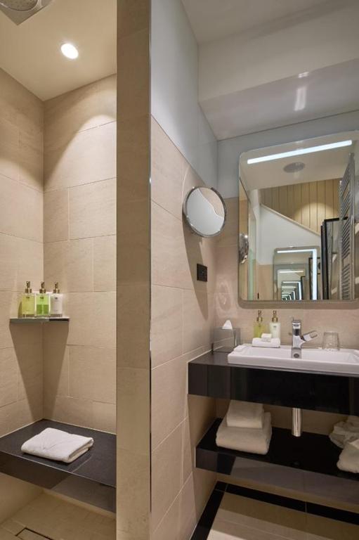 Executive Double Room - Image 5