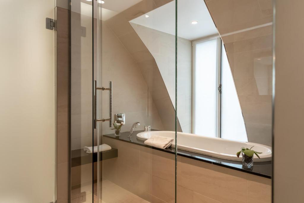 The Pont-Neuf Suite - Image 1