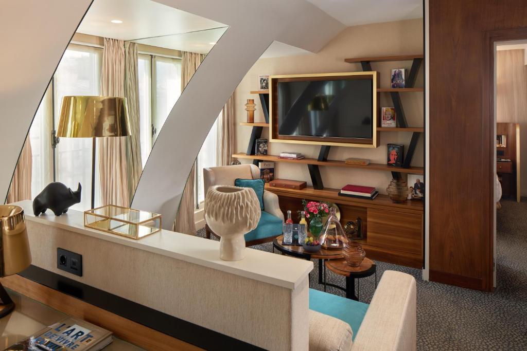 The Pont-Neuf Suite - Image 2