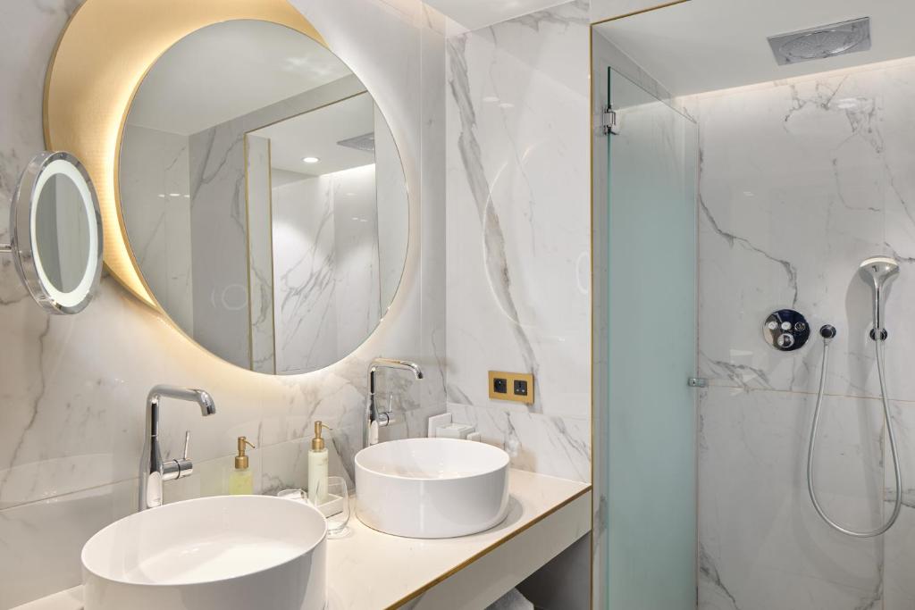 Standard Double Room - Image 4