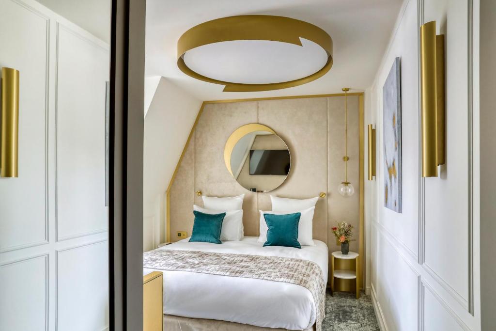Superior Twin Room - Image 1