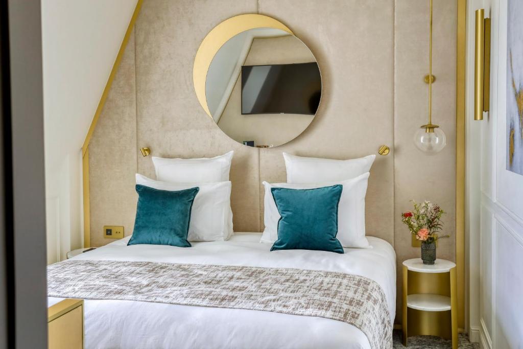 Superior Twin Room - Image 2