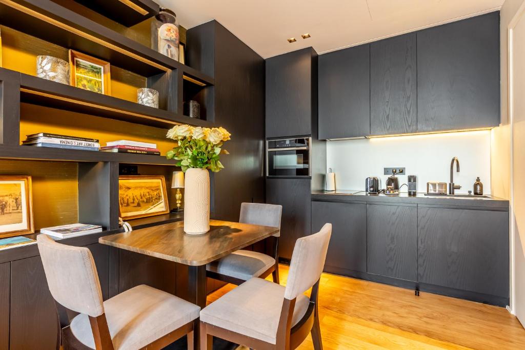 Deluxe Apartment - Image 15