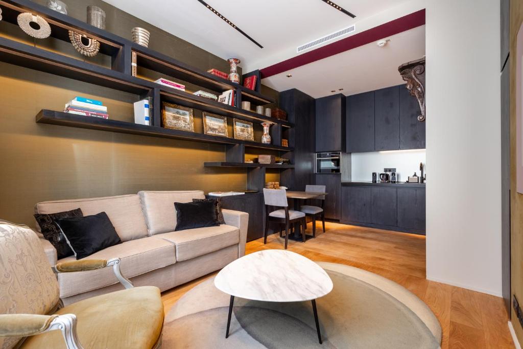 Deluxe Apartment - Image 16
