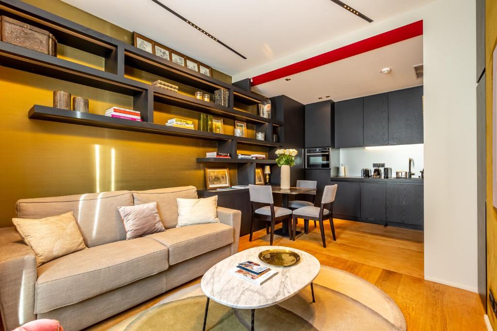 Deluxe Apartment - Image 17