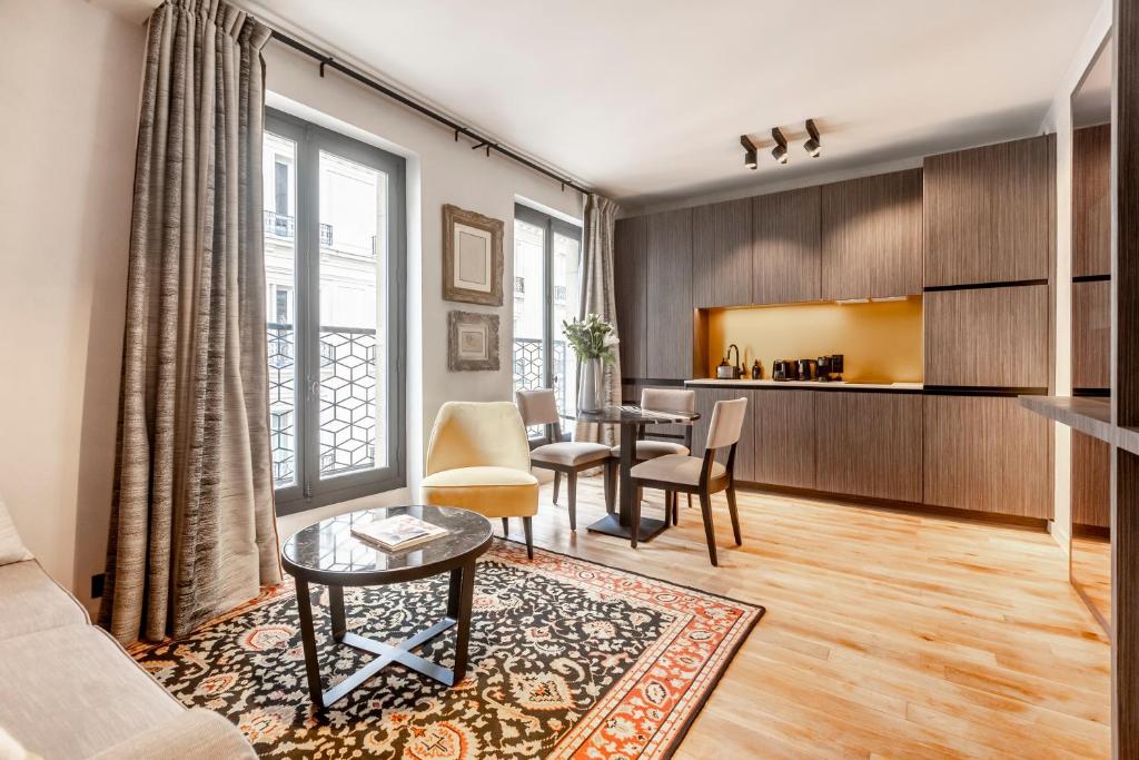Deluxe Apartment - Image 4