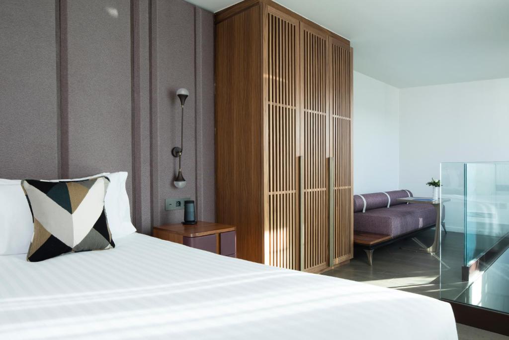 Deluxe Double Room - Image 4