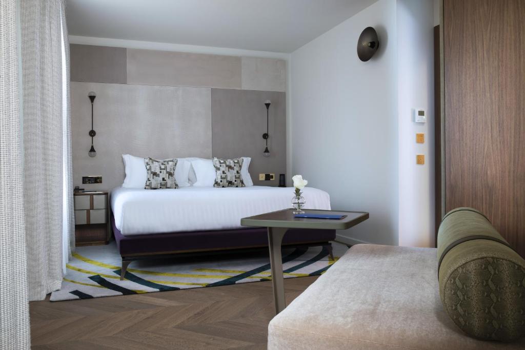Deluxe Double Room - Image 6