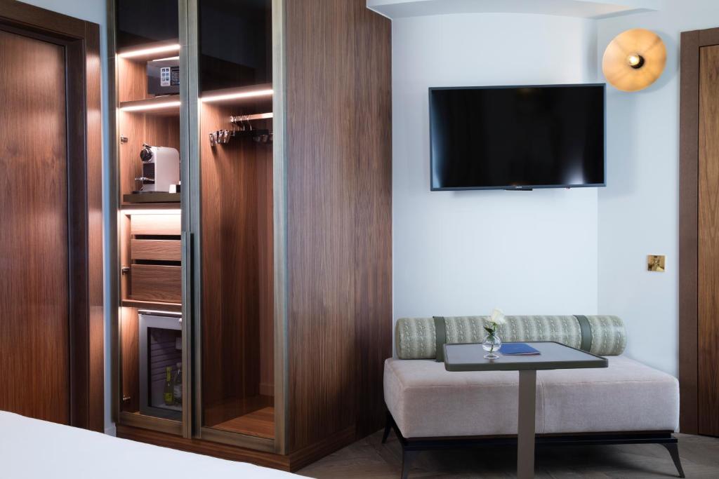 Deluxe Double Room - Image 7