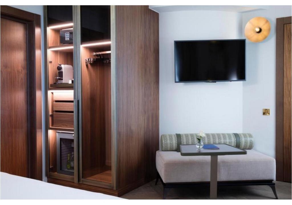 Superior Connecting Rooms - Image 2