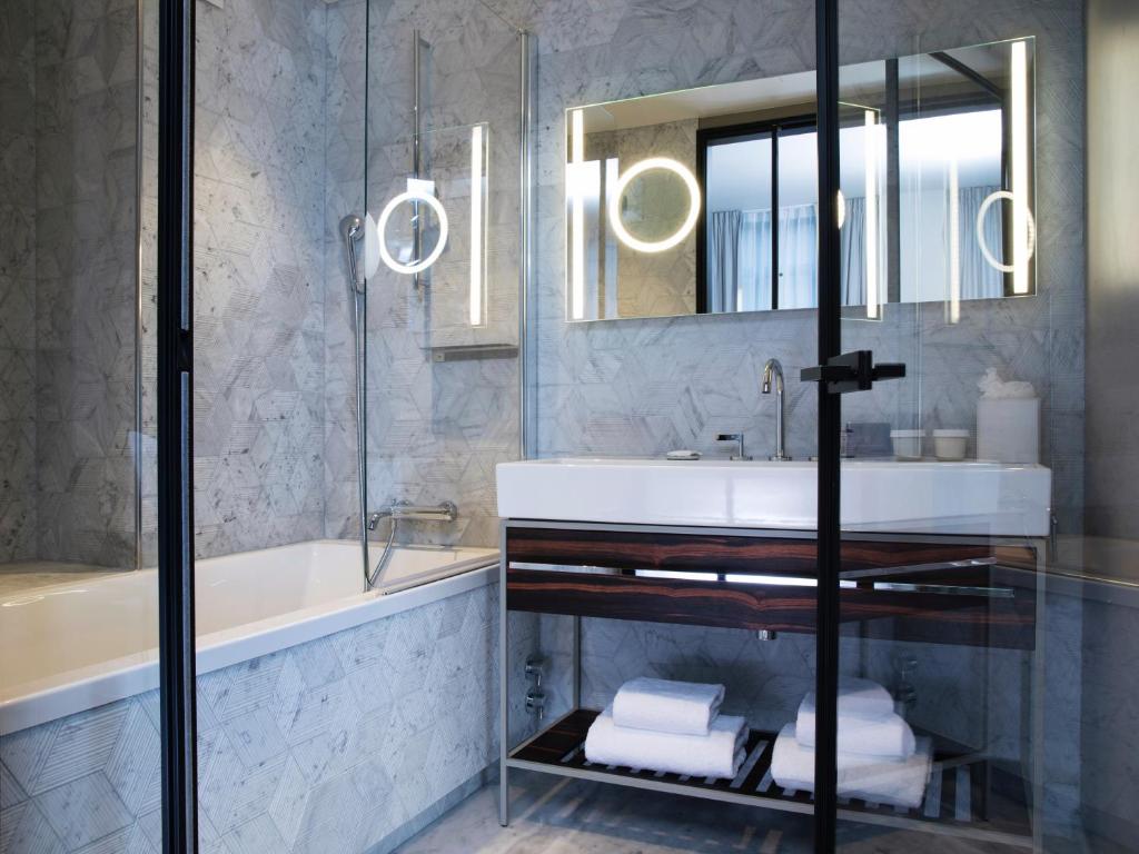 Superior Double or Twin Room - Image 7