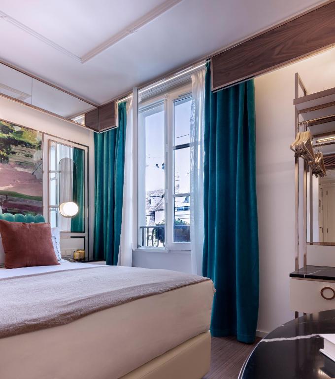 Deluxe Room - Image 11