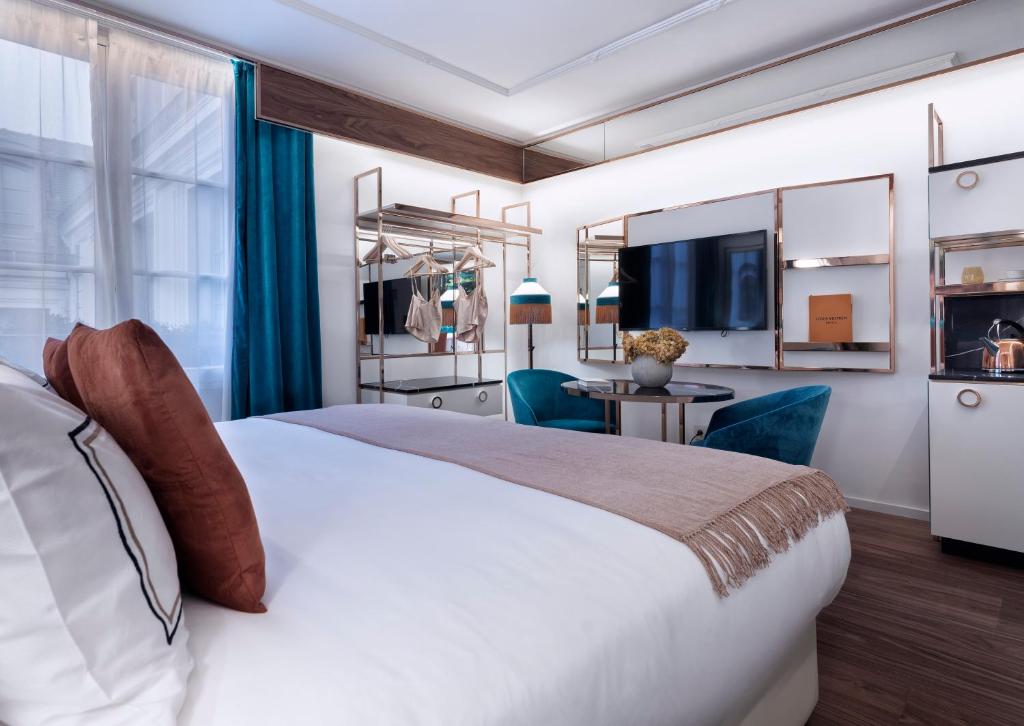 Deluxe Room - Image 3
