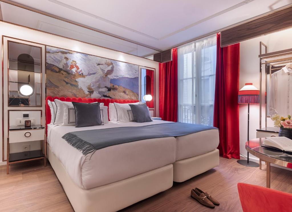 Deluxe Room - Image 7