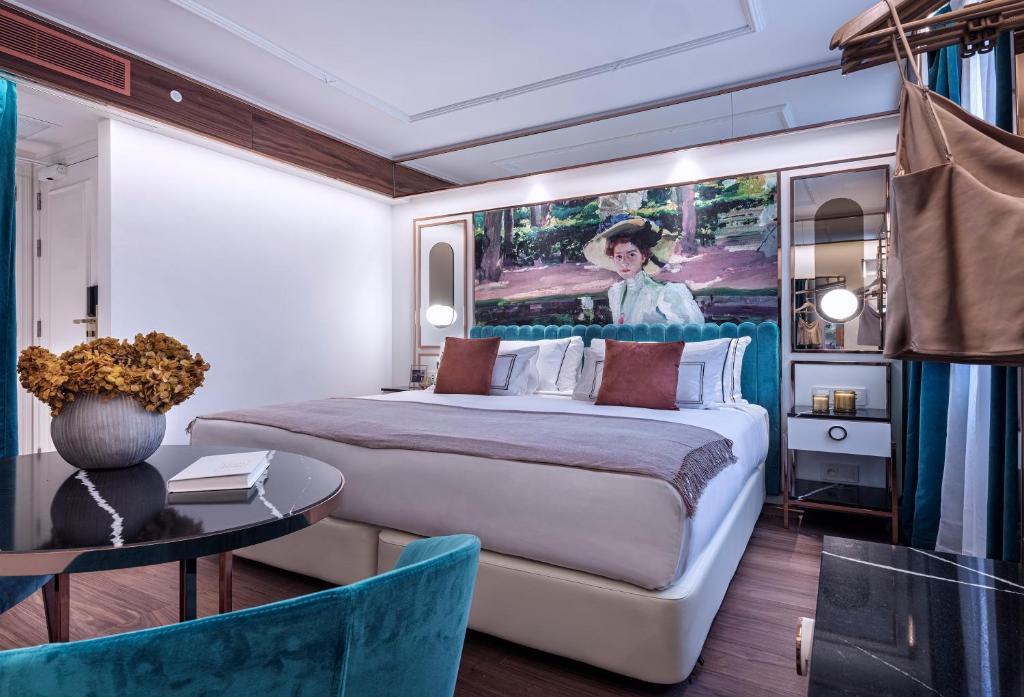 Deluxe Room - Image 9