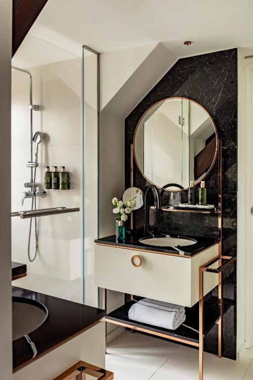 Elena Sorolla Suite - Image 12