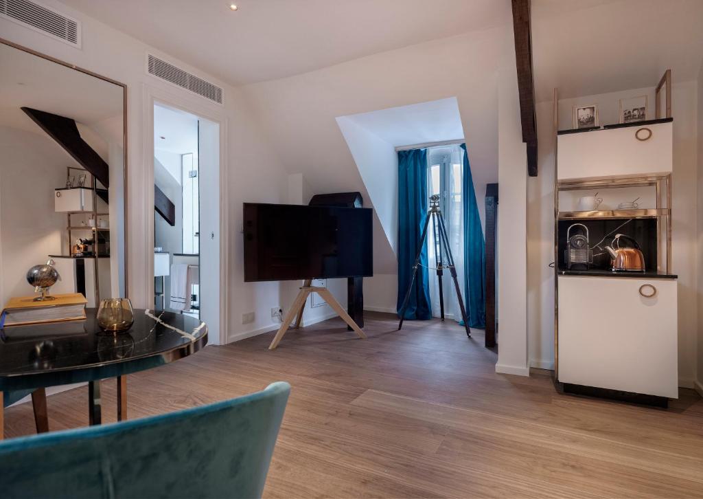Elena Sorolla Suite - Image 7