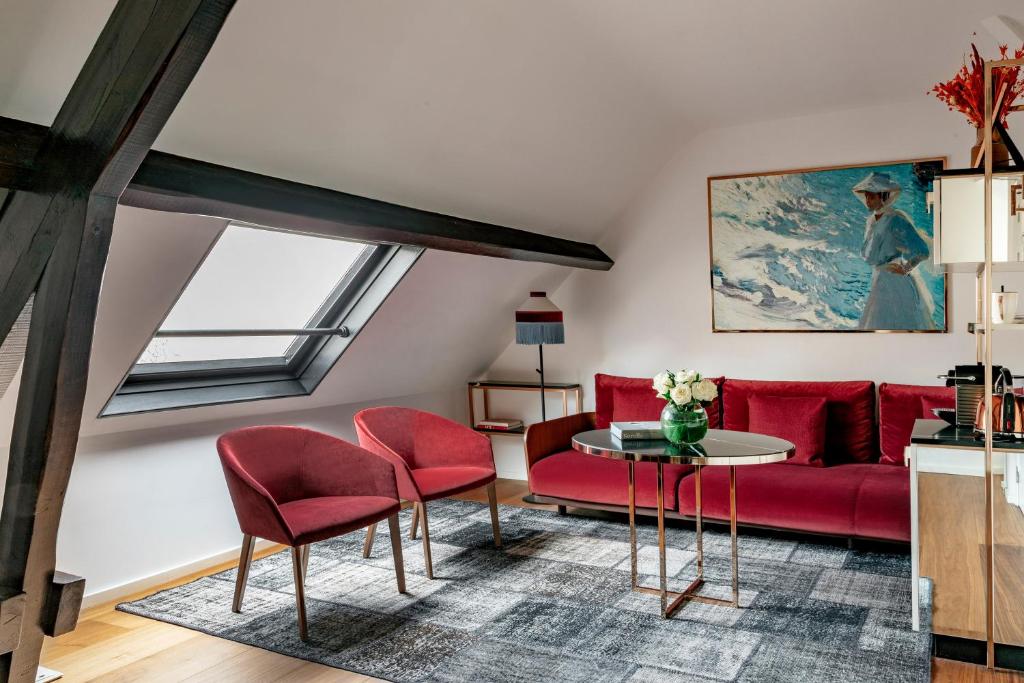 Maria Sorolla Grand Suite - Image 13