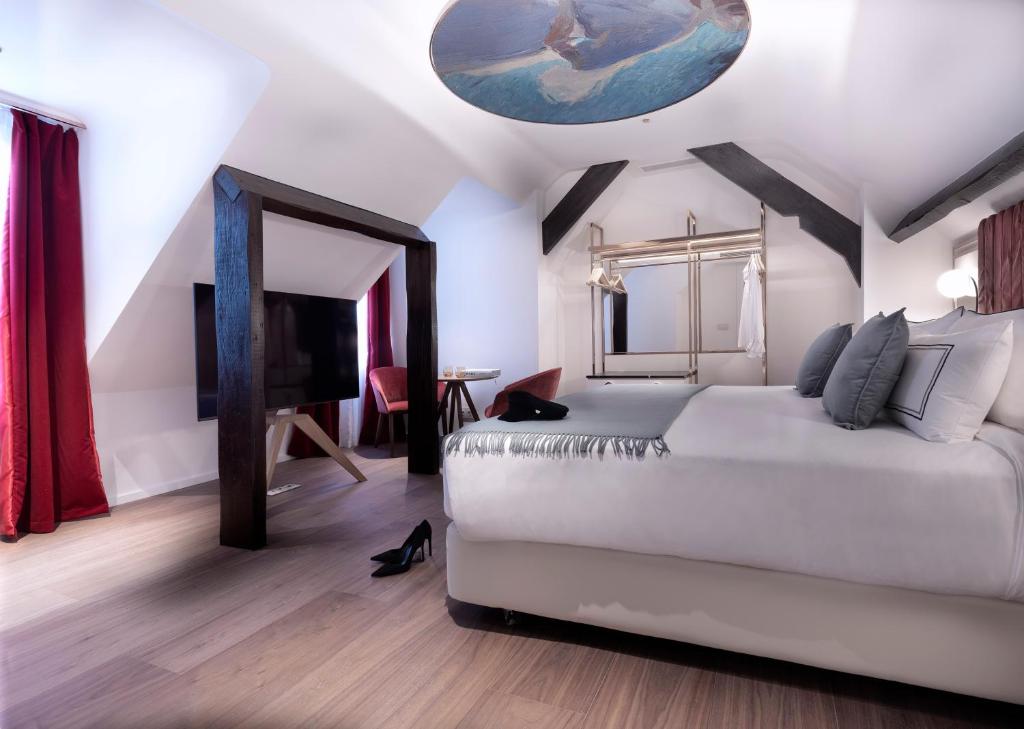 Maria Sorolla Grand Suite - Image 5