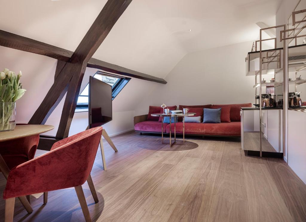 Maria Sorolla Grand Suite - Image 6