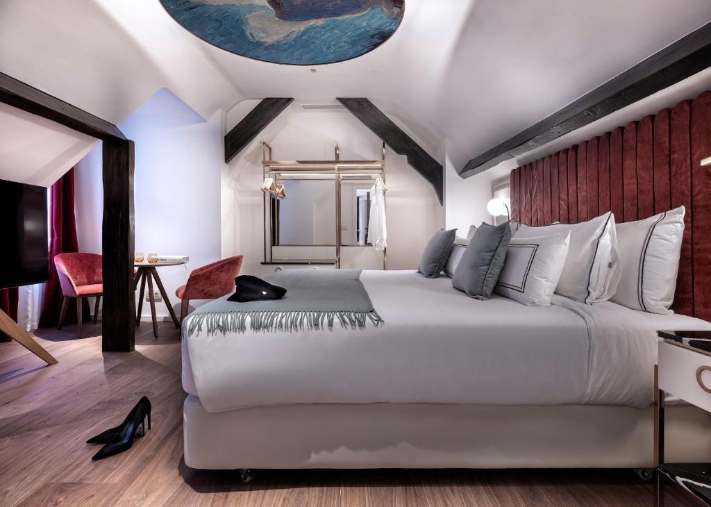 Maria Sorolla Grand Suite - Image 9