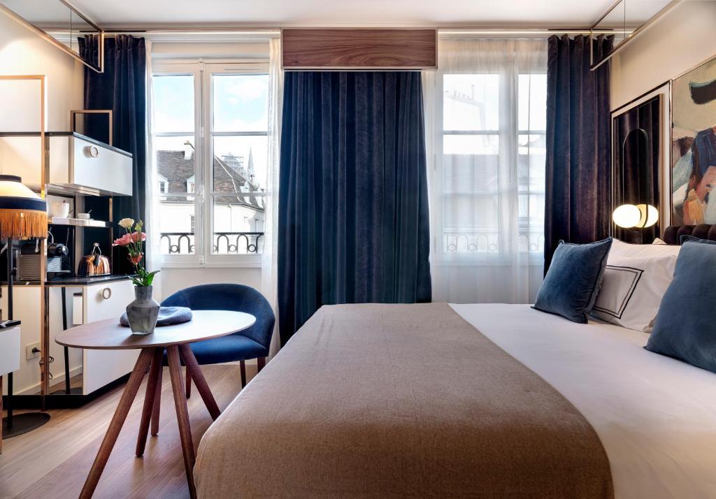 Superior Room with partial Notre Dame View - Image 3