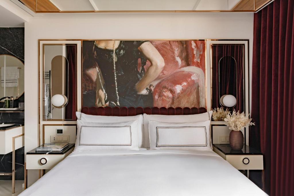 Superior Room with partial Notre Dame View - Image 6