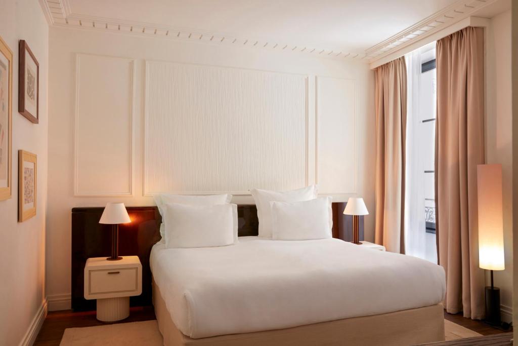 Deluxe Double or Twin Room - Image 2