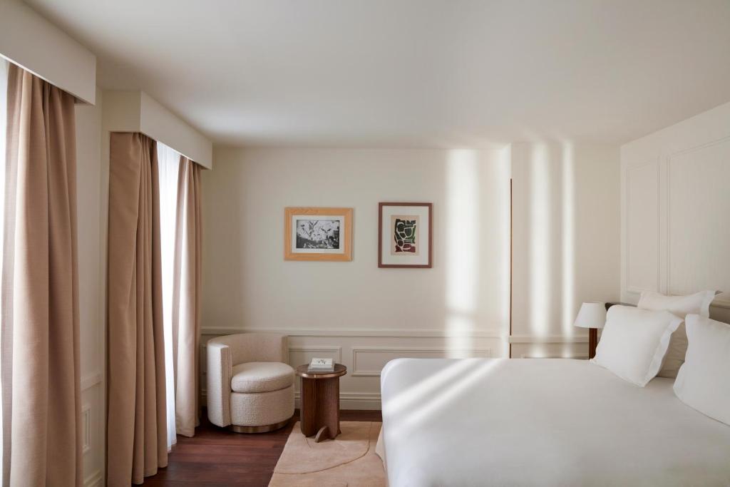 Deluxe Suite - Image 1