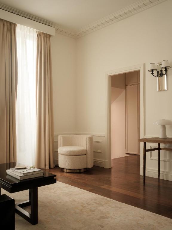 Deluxe Suite - Image 4
