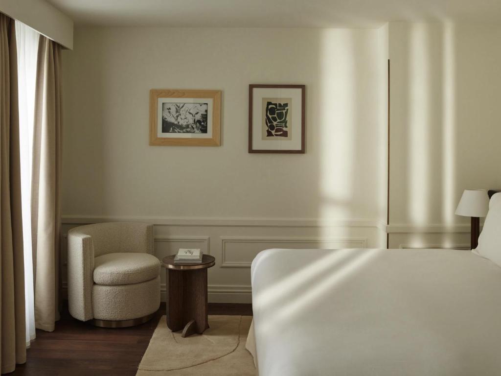Deluxe Suite - Image 6