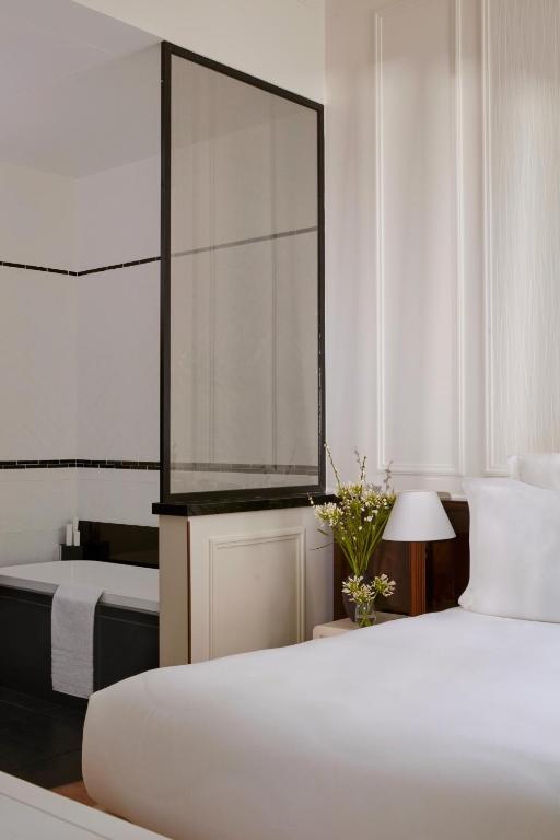 Grand Prestige Suite - Image 1