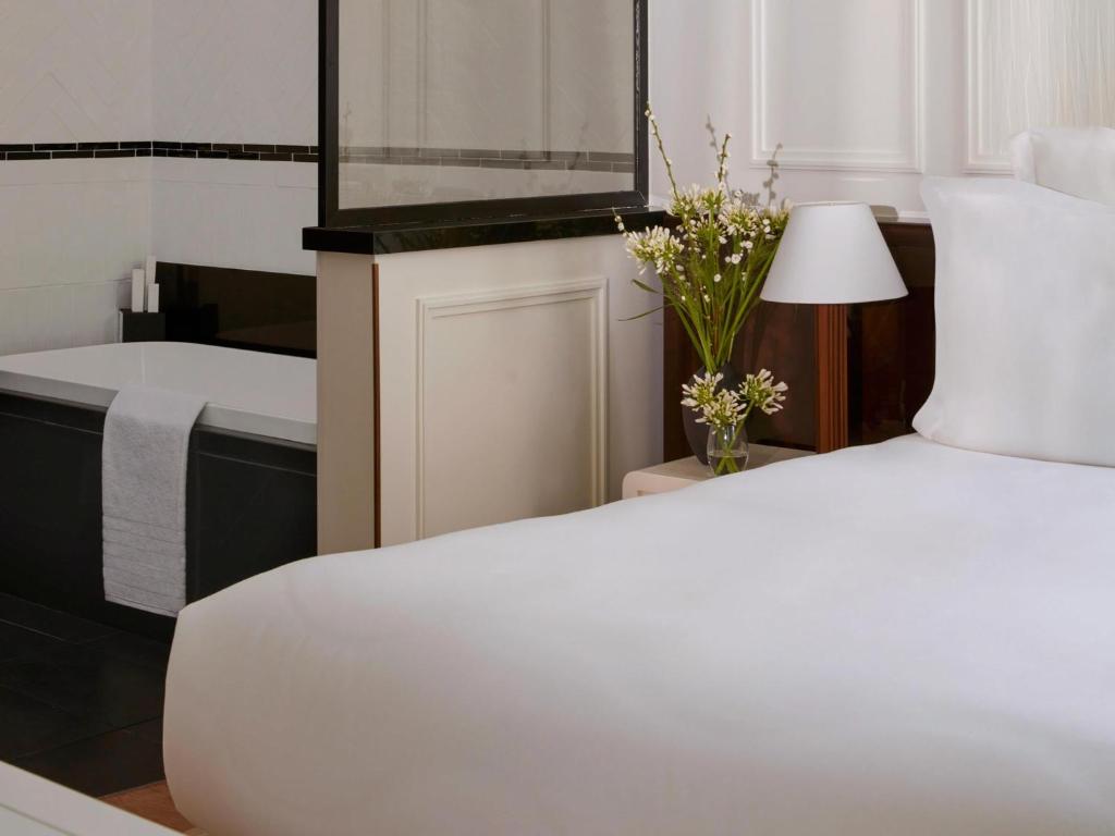 Grand Prestige Suite - Image 7