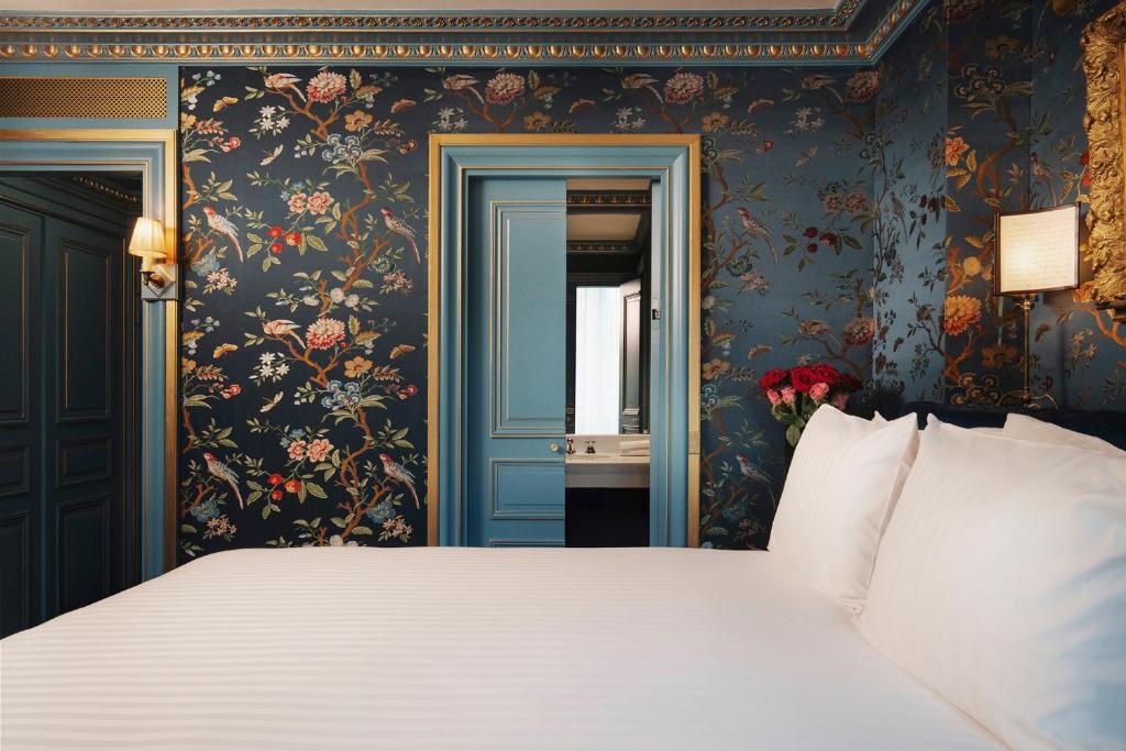Deluxe Room - Image 12