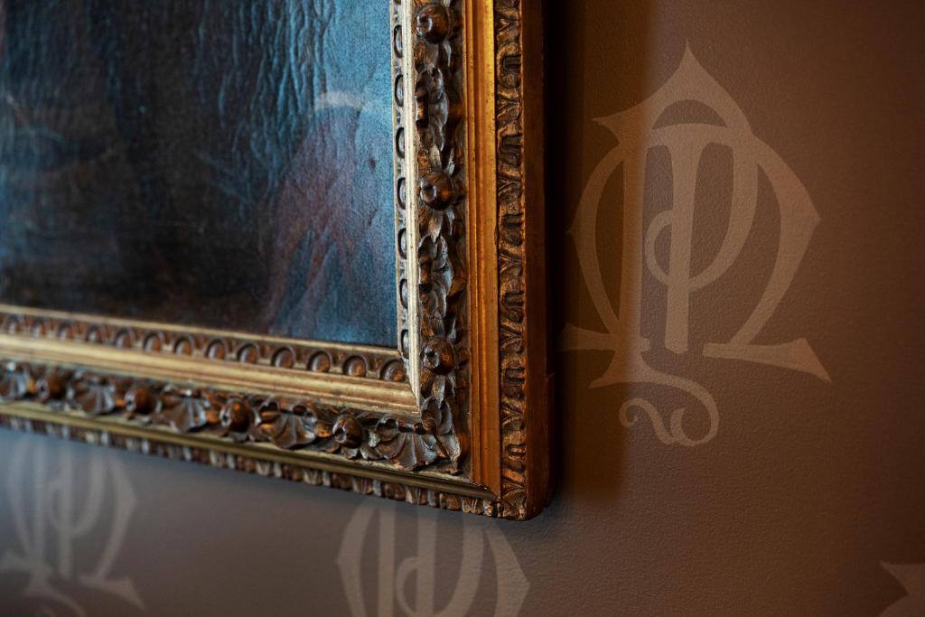 Executive Suite - Image 8