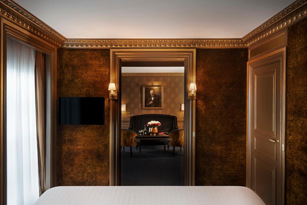 Three bedroom Executive Suite - Image 4