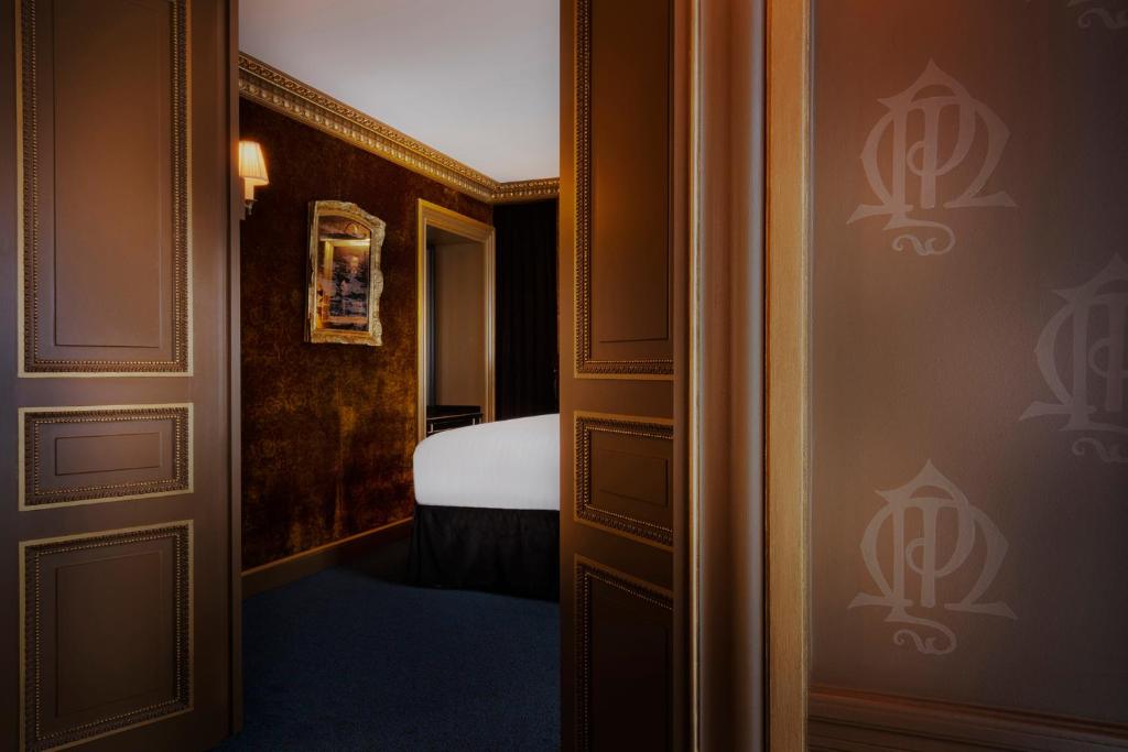 Three bedroom Executive Suite - Image 6