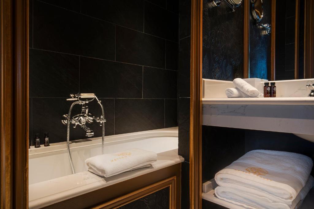 Three bedroom Executive Suite - Image 7