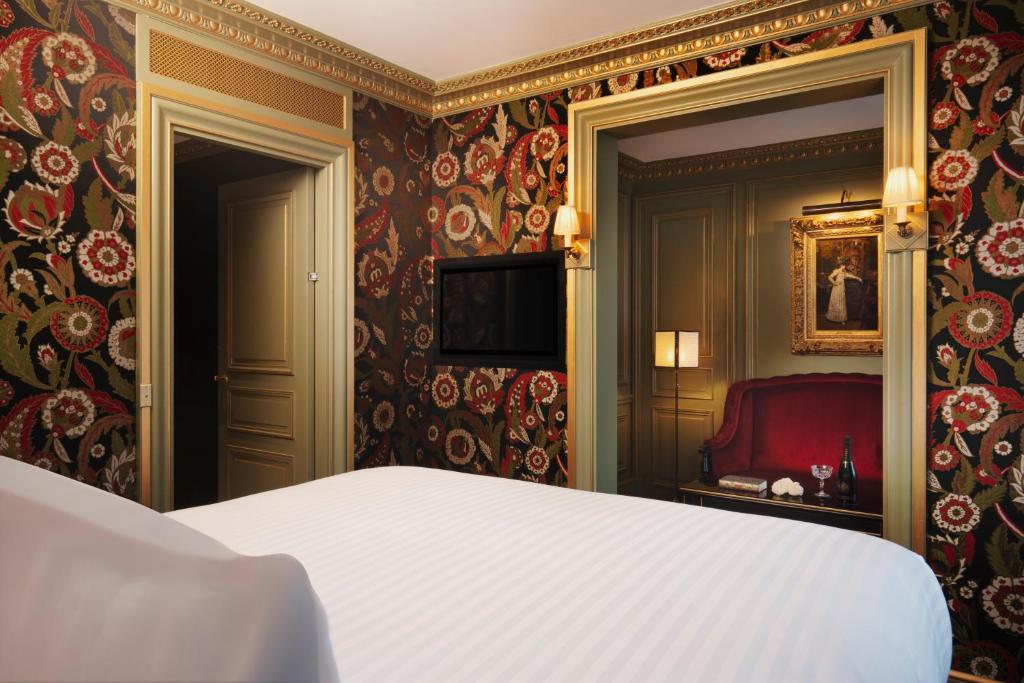 Two Bedroom Suite - Image 11