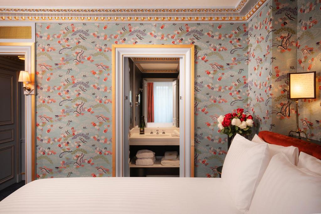 Two Bedroom Suite - Image 13