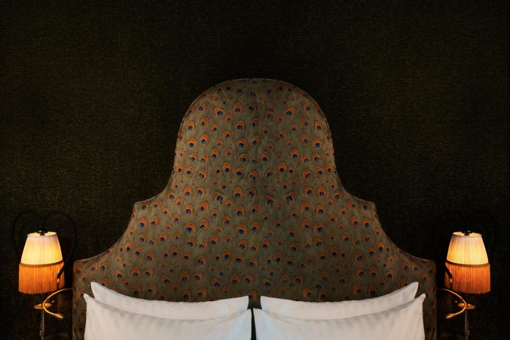 Deluxe Double Room - Image 15