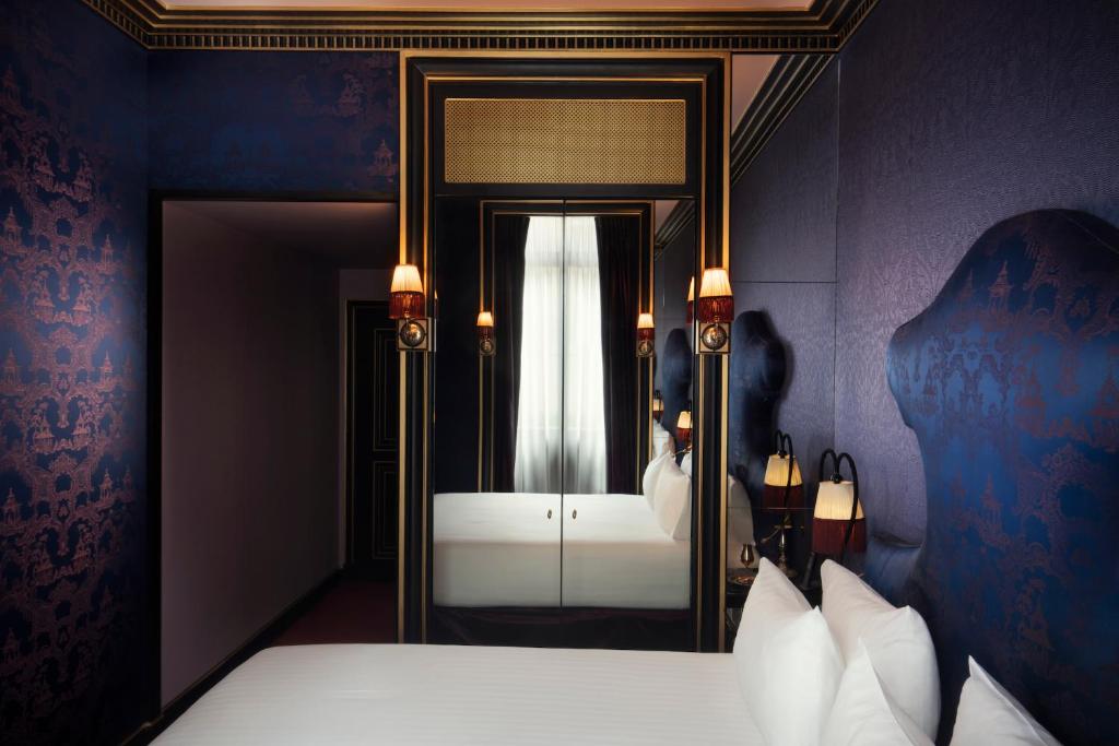 Deluxe Double Room - Image 19