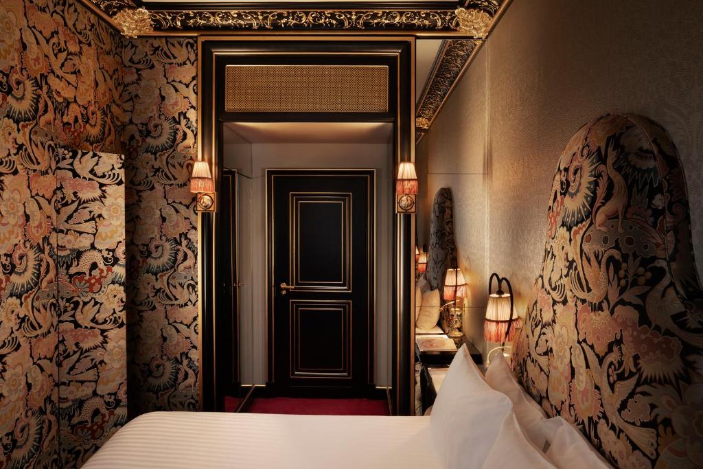 Deluxe Double Room - Image 4