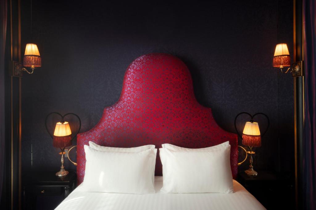Deluxe Double Room - Image 7